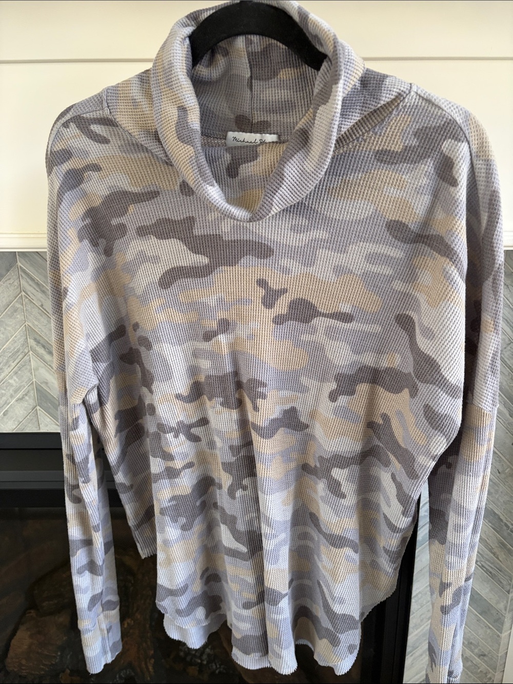 Evereve | Michael Stars Gray Camo Cowlneck Themal Top Size S